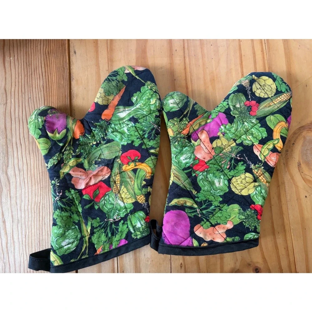 Vintage Vegetable Print Quilted Oven Mitts Pair Black Garden Pattern Frayed